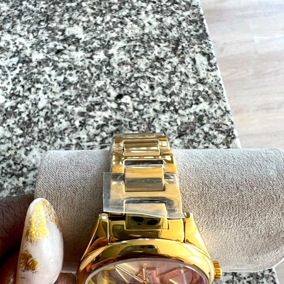 NWT Michael Kors gold watch (no longer available in stores) - Picture 5 of 10